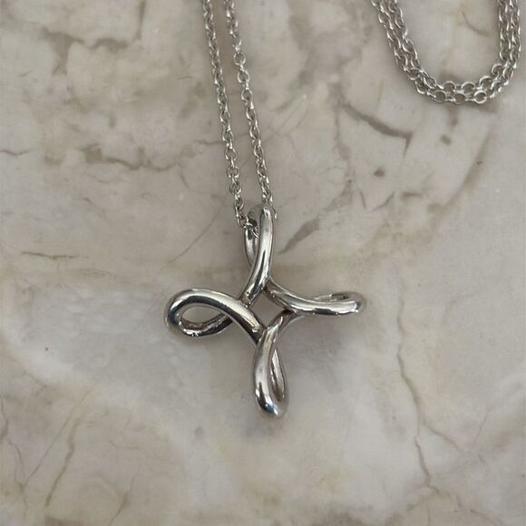 Tiffany & Co. Elsa Peretti Infinity Cross Small Sterling Silver - Picture 4 of 10